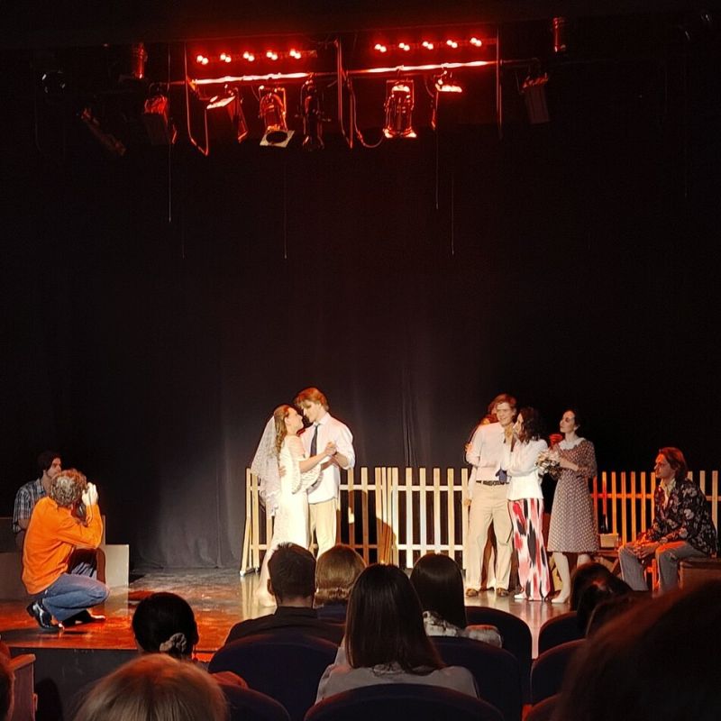 Любовь или карьера: вековые дилеммы в дипломной пьесе