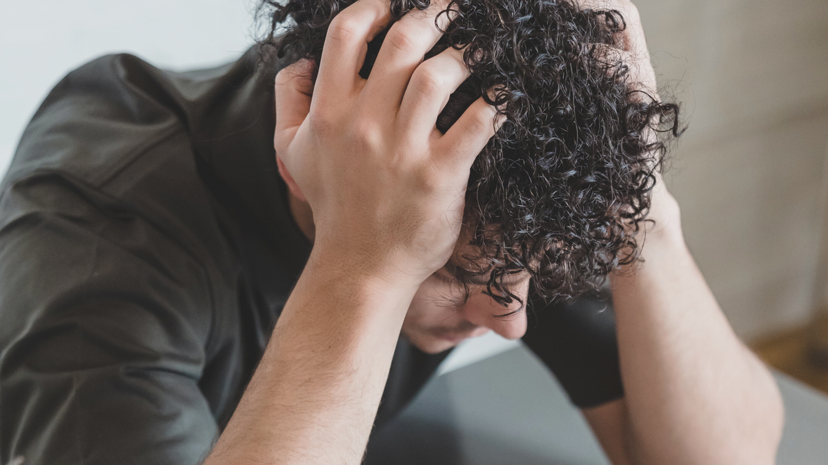 Как распознать скрытые эмоции: 7 знаков, о которых стоит знать