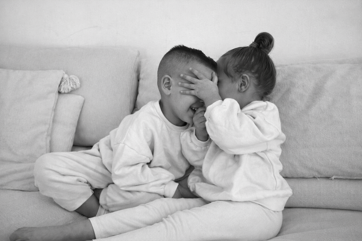 Ревность братьев и сестёр: Признаки, Причины и Способы Борьбы