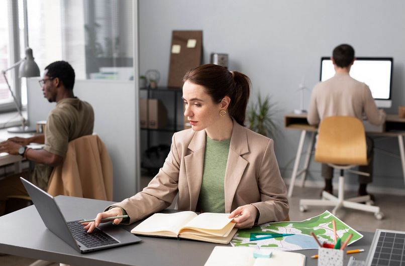 Почему офис напоминает детство: тайные сценарии взрослых