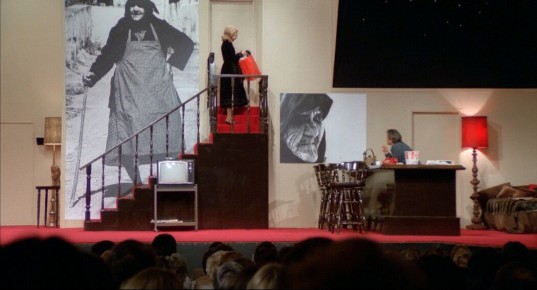 Стареющая звезда на сцене